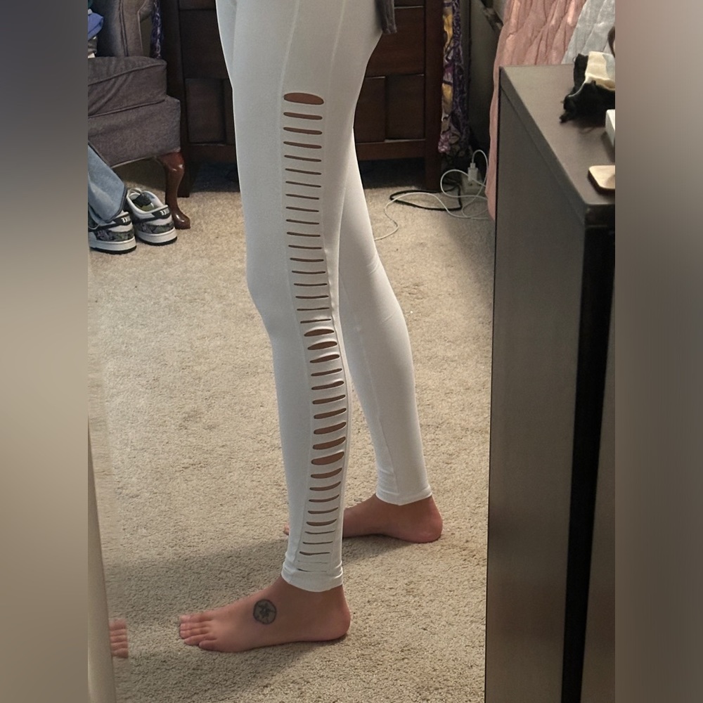 NWOT White Mika yoga leggings